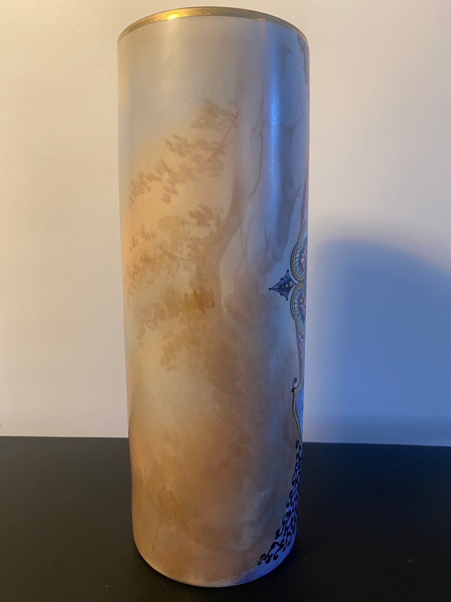 "BERNARDAUD PORCELAINE DE LIMOGES VASE ROULEAU CHINOIS