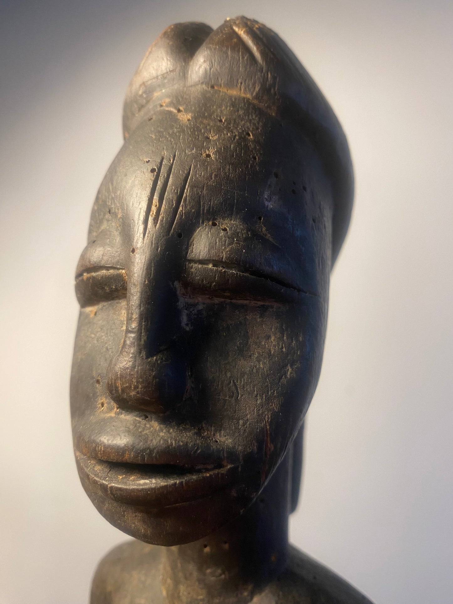 BAOULE, Côte d'Ivoire. Bois sculpté. Statue femme. Haut.: 50 cm.