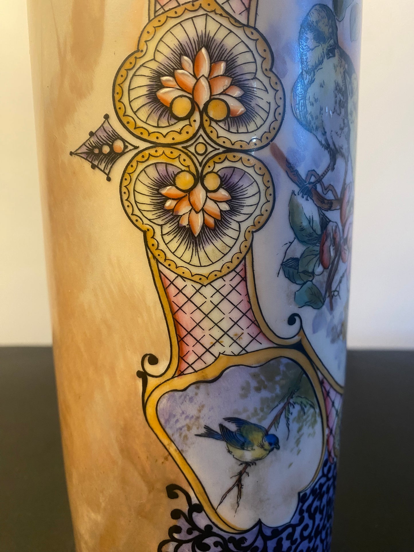 "BERNARDAUD PORCELAINE DE LIMOGES VASE ROULEAU CHINOIS