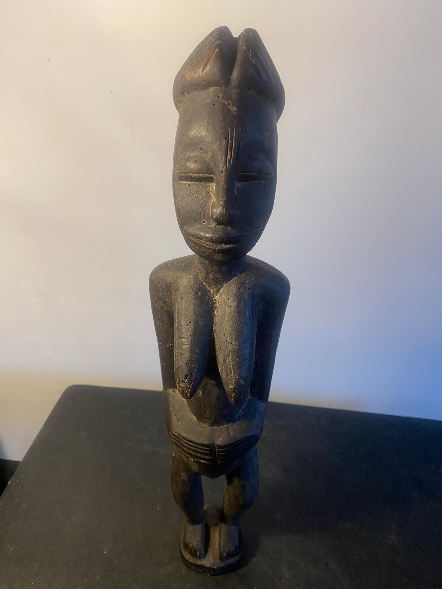 BAOULE, Côte d'Ivoire. Bois sculpté. Statue femme. Haut.: 50 cm.